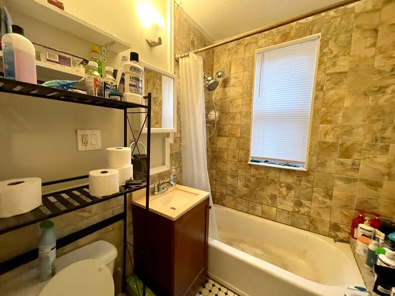 Building Photo - 12 Bucknam St