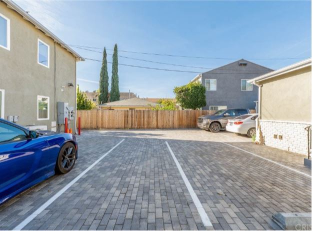 Building Photo - 425 Western Ave