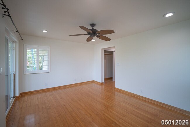 Building Photo - Available Now! Studio / 1 BA / 1 Parking stall in Kailua