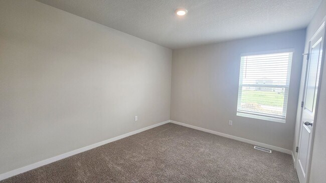 Building Photo - Brand New 3 Bedroom, 2.5 Bathroom Townhouse in Prime Ankeny Location – Available Now