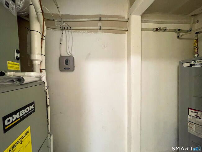 Building Photo - 100 Truman St