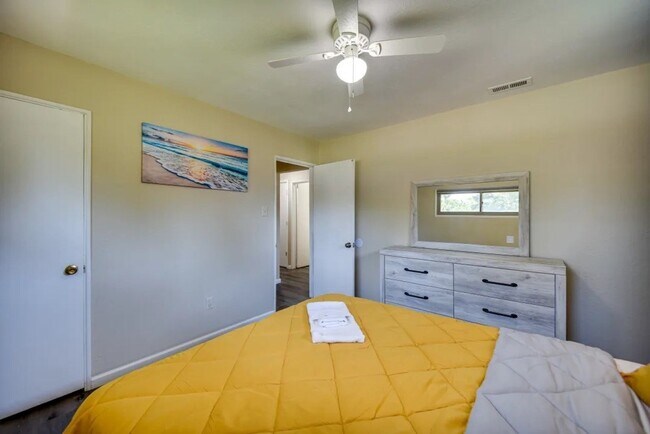 Building Photo - Oceana Village