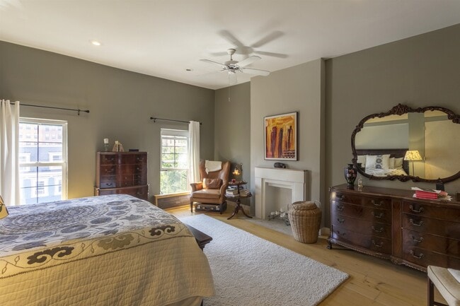 Building Photo - 154 Sussex St