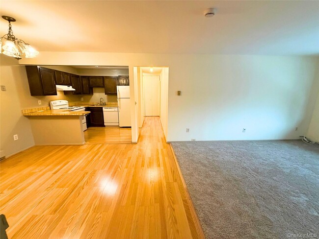 Building Photo - 11 Patterson Village Ct