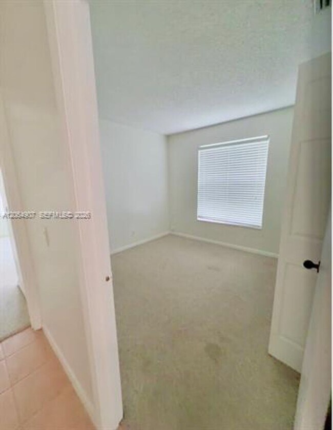 Building Photo - 1064 Cedar Falls Dr