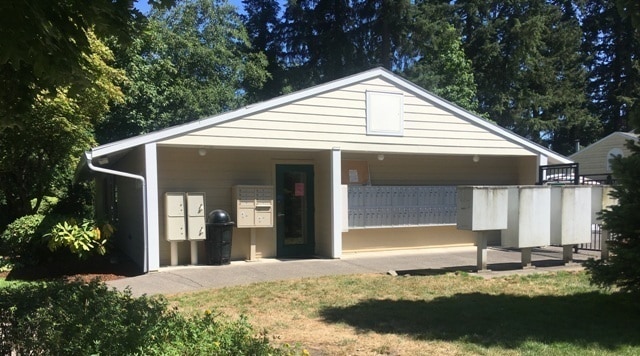 Building Photo - SALMON CREEK ~ WATERS EDGE CONDOS~ LARGE 2...
