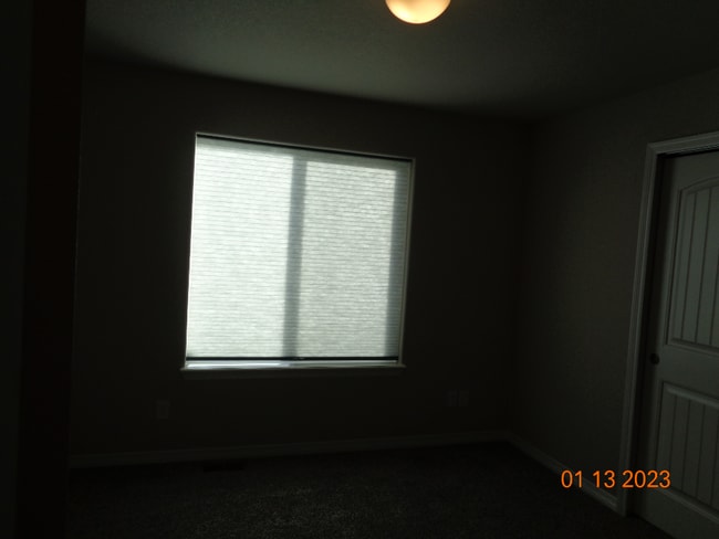 Building Photo - Main level living