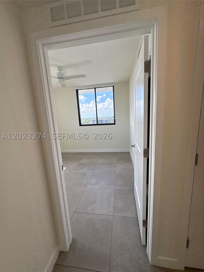 Building Photo - 16395 Biscayne Blvd