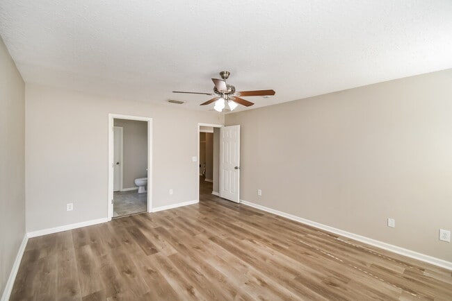 Building Photo - 7157 Beekman Lake Dr