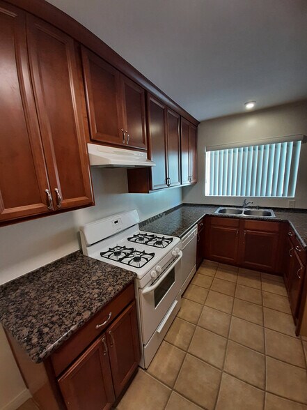 Building Photo - 14804 Dickens St