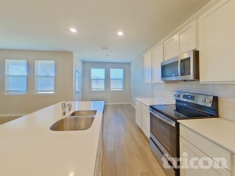 Building Photo - 231 Jenkinson Dr