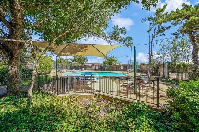 Building Photo - 10616 Mellow Meadow Dr