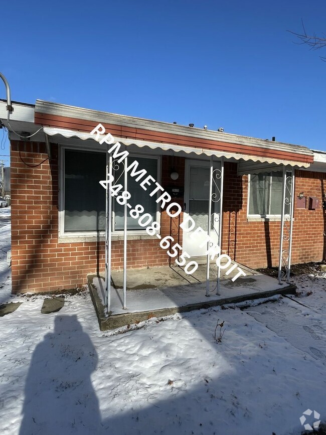 Building Photo - Oak Park 2-bedroom Duplex with Berkley Sch...