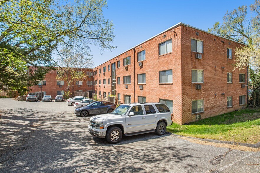 Building Photo - 4465 MacArthur Blvd NW