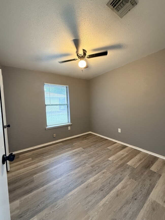 Building Photo - 105 S Oklahoma St