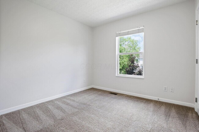 Building Photo - 5998 Blaverly Dr