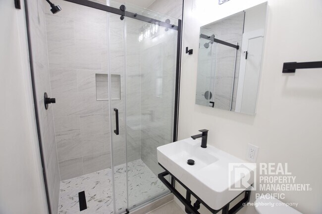 Building Photo - 3-Bedroom Retreat with Expansive Backyard ...