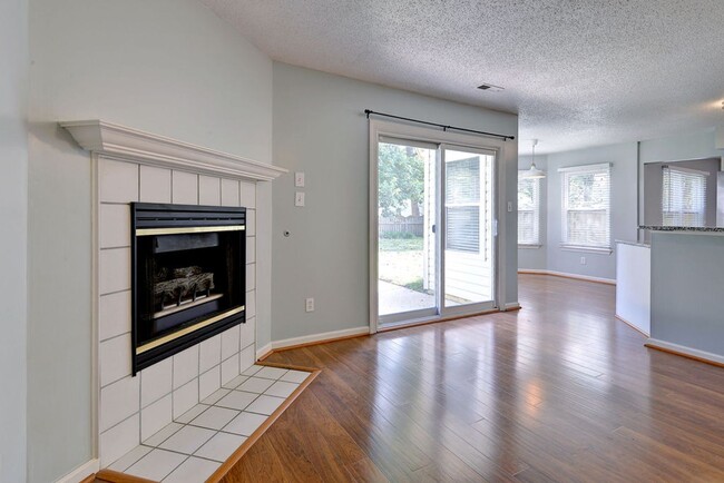 Building Photo - Well Maintained Coventry Home