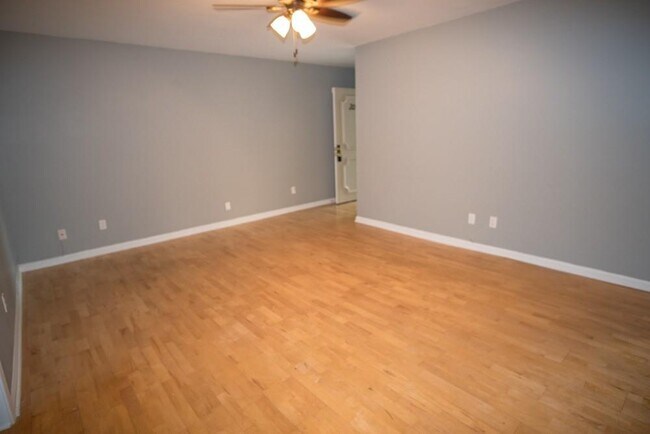 Building Photo - 204 Triumph Dr NW