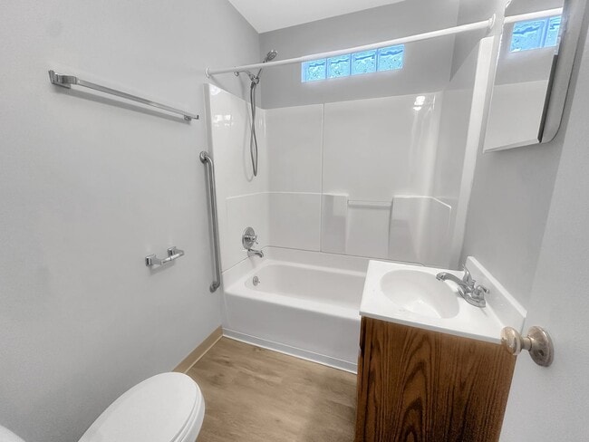 Building Photo - 28 Ridgewood St