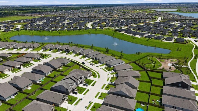 Building Photo - 27531 Sunterra Village Dr