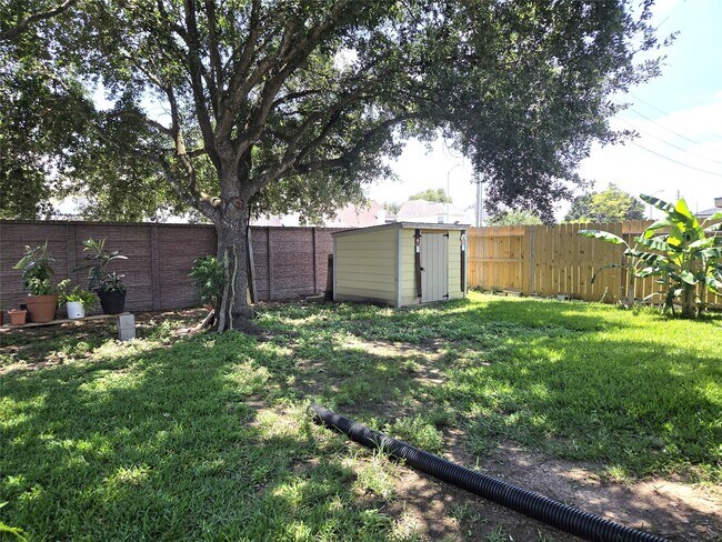 Building Photo - 18011 Featherfield Ln