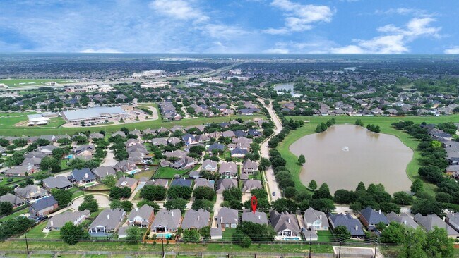Building Photo - 8030 Crescent Knolls Dr