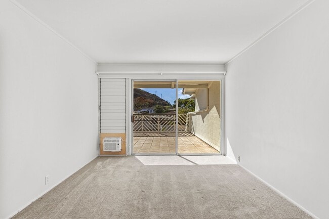 Building Photo - Waterfront living in this Hawaii Kai Marin...
