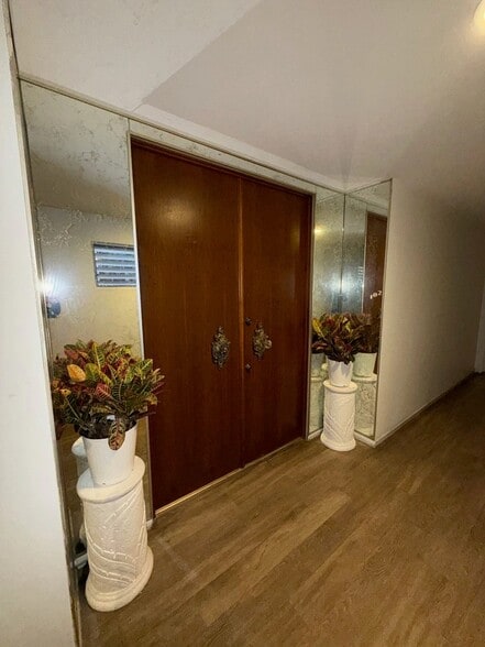 Primary Photo - 1541 Hayworth Ave