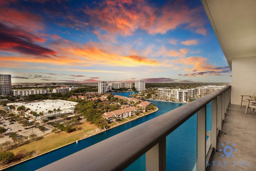 Building Photo - 4010 S Ocean Dr