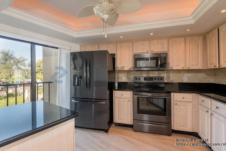 Building Photo - 7500 Sunshine Skyway Ln S