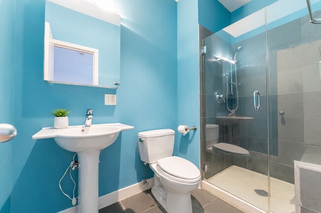 Building Photo - 2300 W Armitage Ave