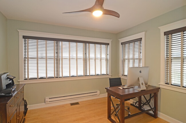 Building Photo - 4750 N Dover St