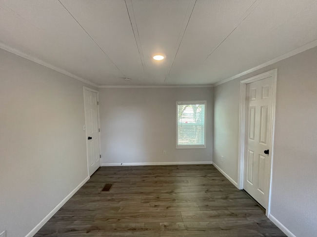 Building Photo - 8920 Hill Top Dr