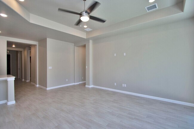 Building Photo - 729 C. Escondida