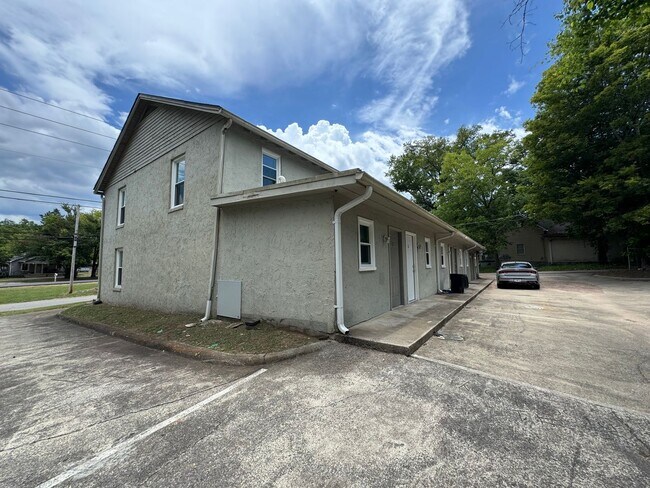 Building Photo - 1354 Cave Spring Rd SW