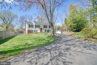 Building Photo - 12805 Point Pleasant Dr