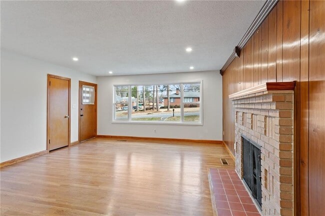 Building Photo - 798 Bank St SE