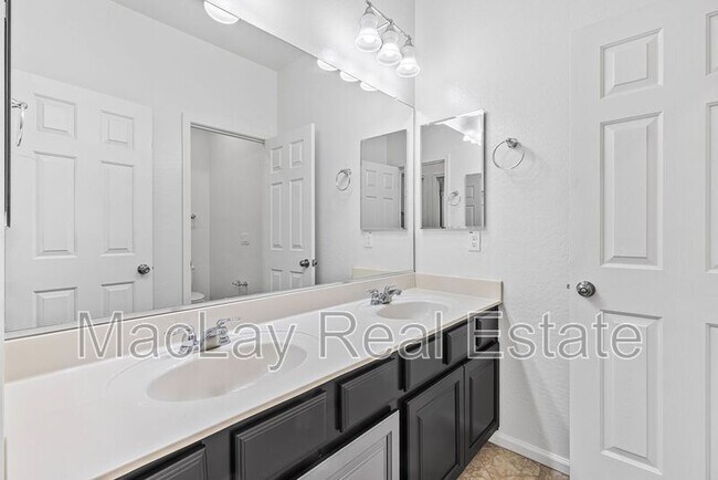 Building Photo - 3263 S Miller Dr