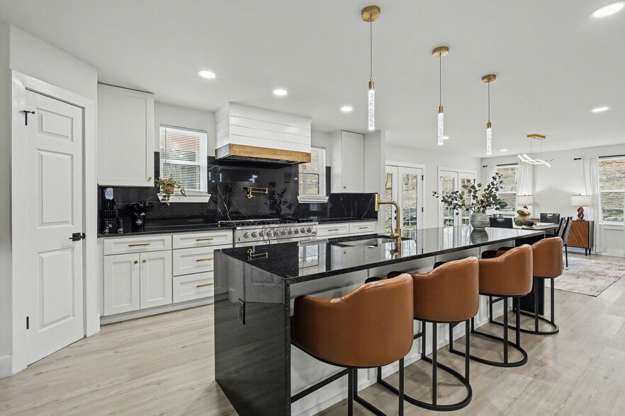 Building Photo - 9345 Rocky Woods Dr