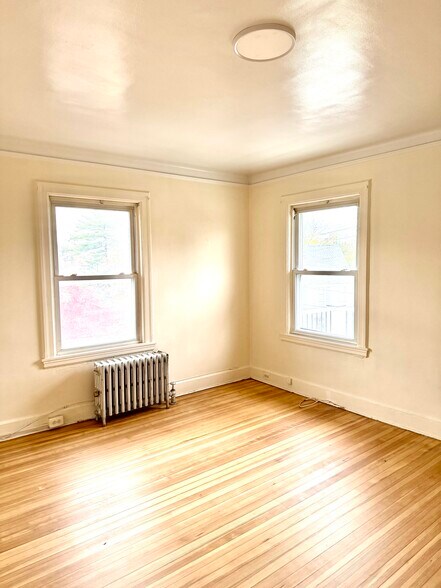 Building Photo - 45 Underhill St