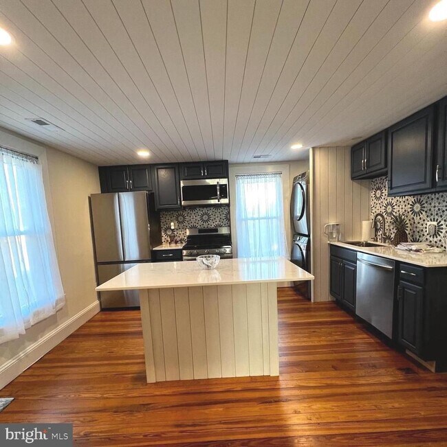 Building Photo - 21 S Church St