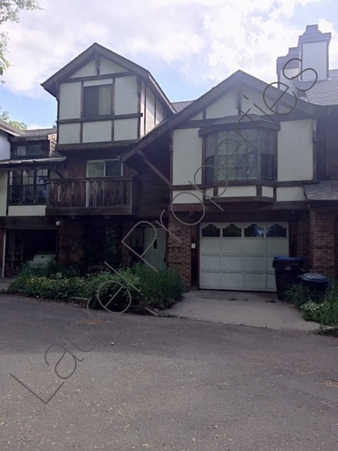 Building Photo - 709 20th St