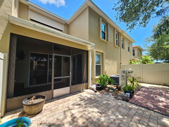 Building Photo - Large Melbourne Townhome