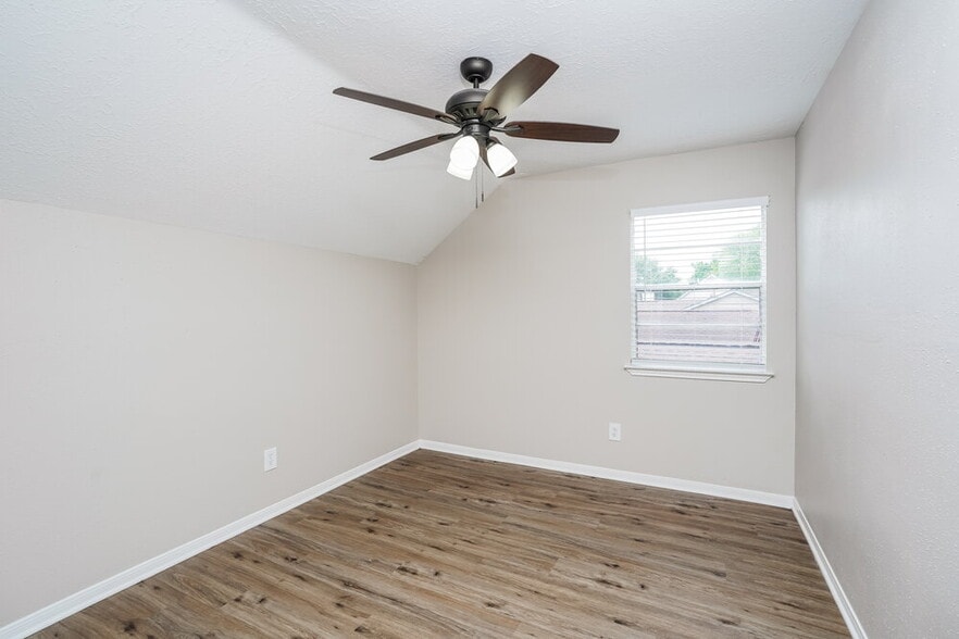 Building Photo - 3542 Lindenfield Dr
