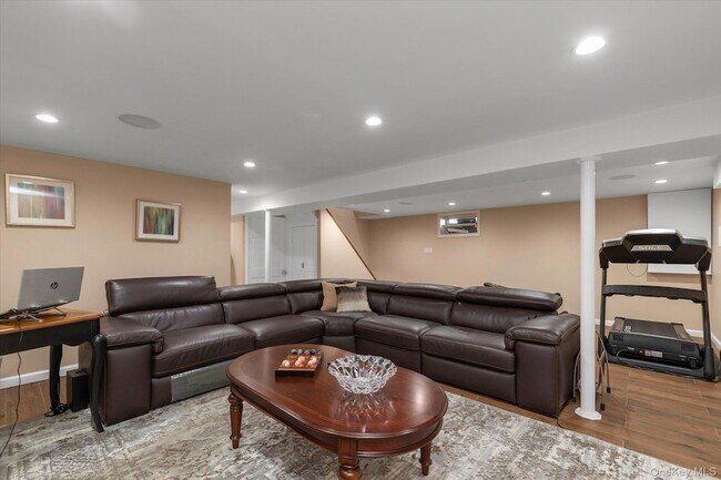 Building Photo - 2 Benmor Ct