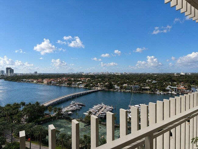 Building Photo - 2 Grove Isle Dr
