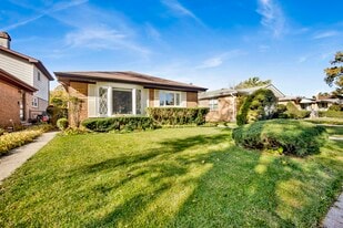 Building Photo - 9410 Lawler Ave