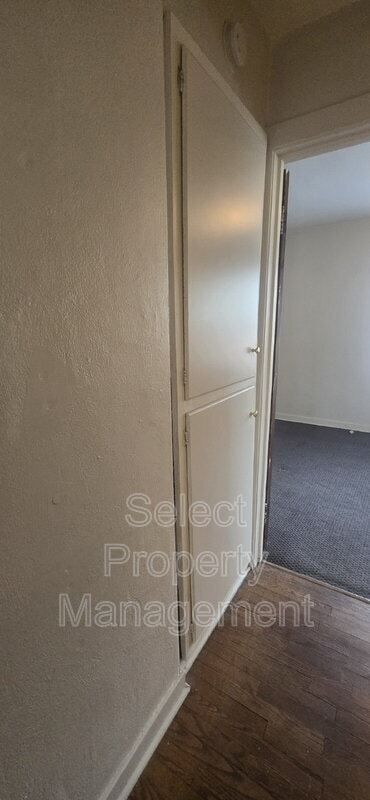 Building Photo - 1033 Edgewater Ave