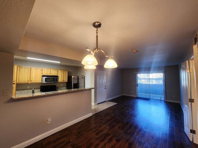 Building Photo - The Perfect One Bedroom, One Bath Condo